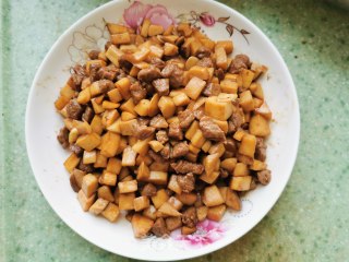 杏鲍菇牛肉粒的做法步骤：12