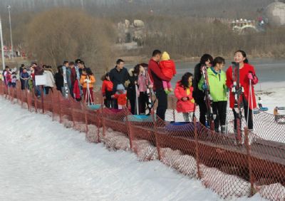 鸣翠湖滑雪场