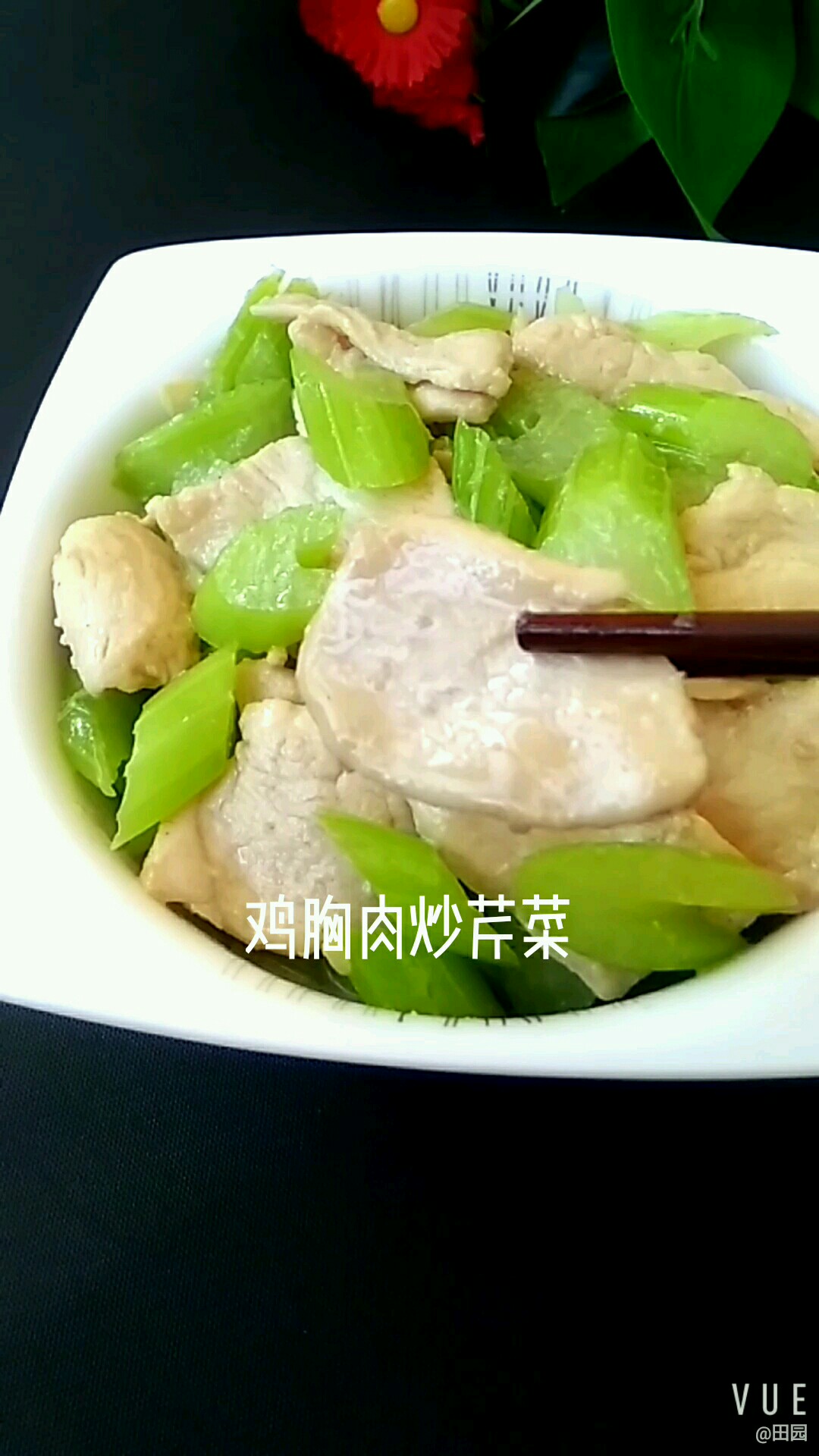 鸡胸肉炒芹菜成品图