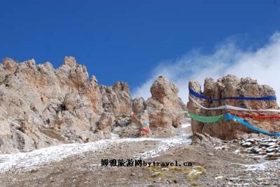 年钦夏格日山